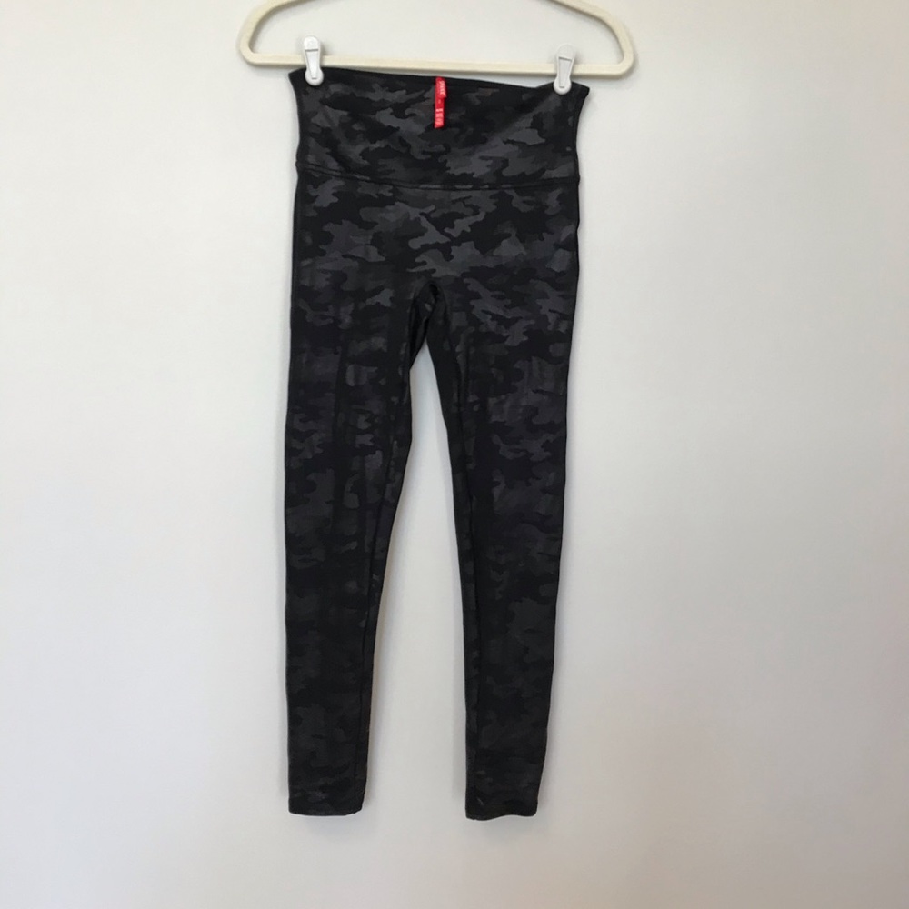 SPANX Leggings Camo Size Medium Petite